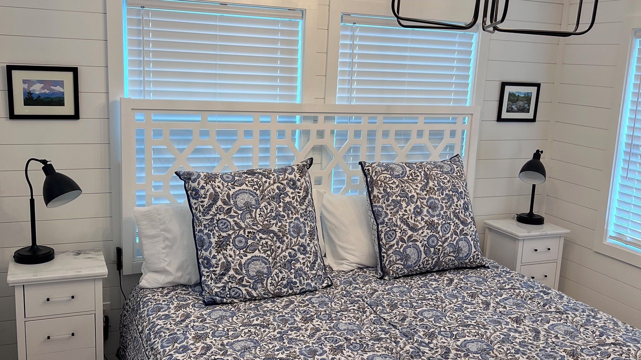Photo of Bedroom in Upward