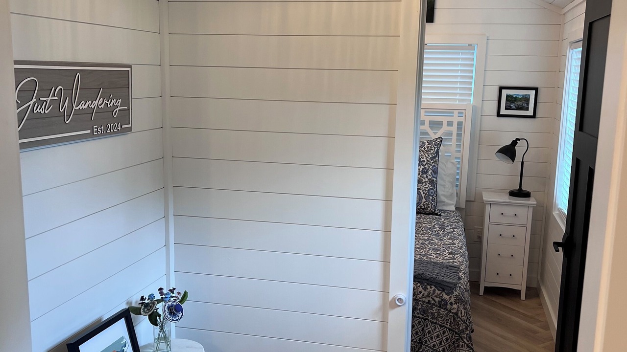 Photo of Bedroom in Upward