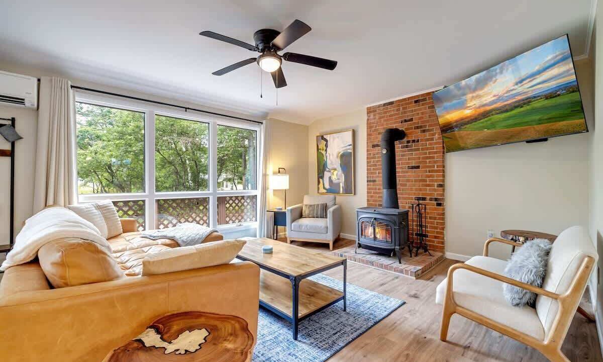 Photo of Livingroom in Long Pond