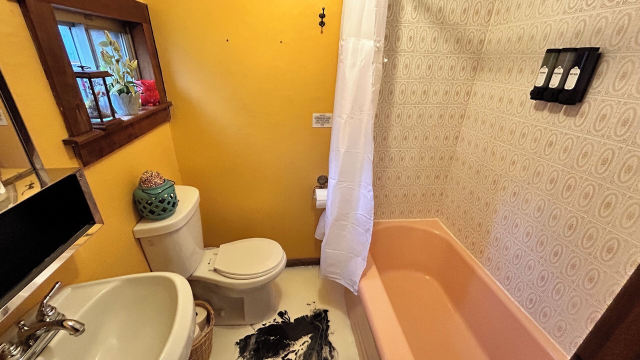 Photo of Bathroom in Palisades