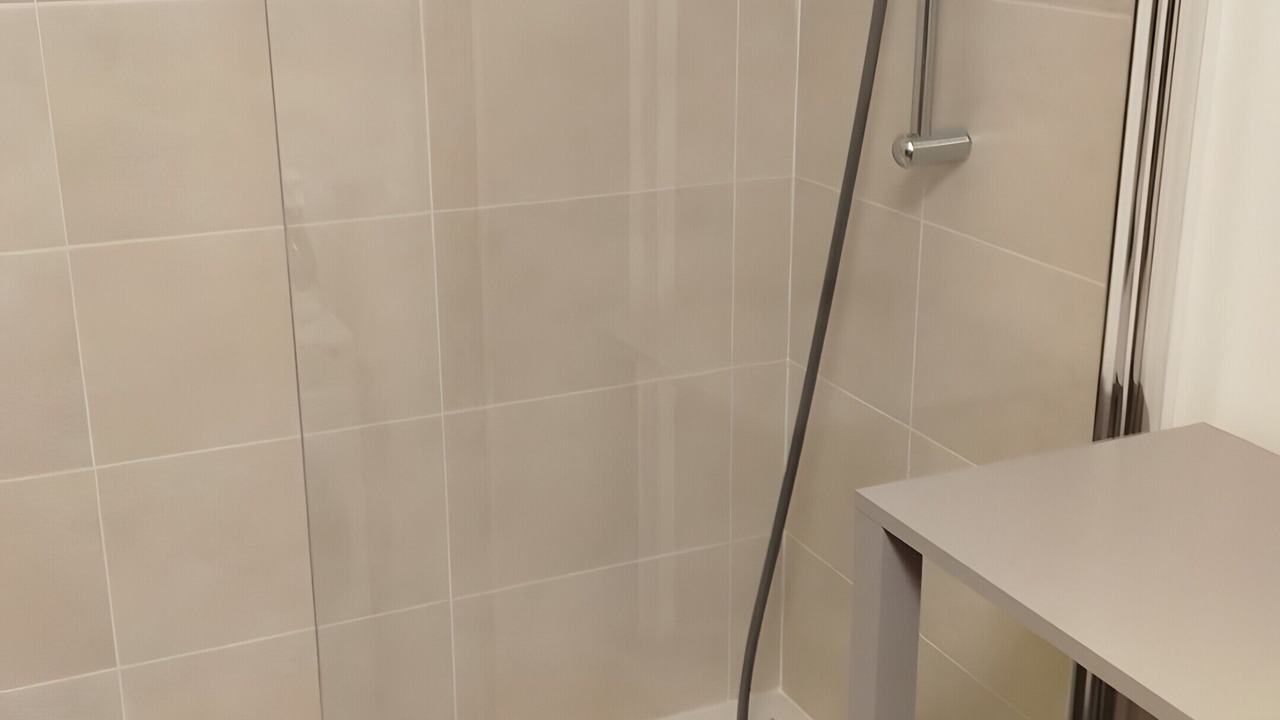 Photo of Bathroom in Saint-Remy-les-Chevreuse
