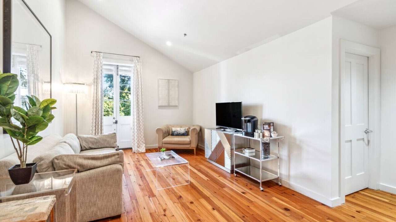 Photo of Livingroom in Irish Channel