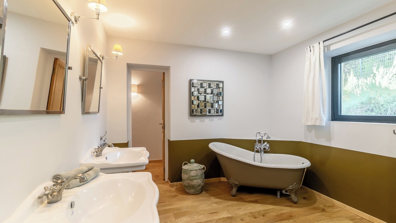 Photo of Bathroom in Uchaux
