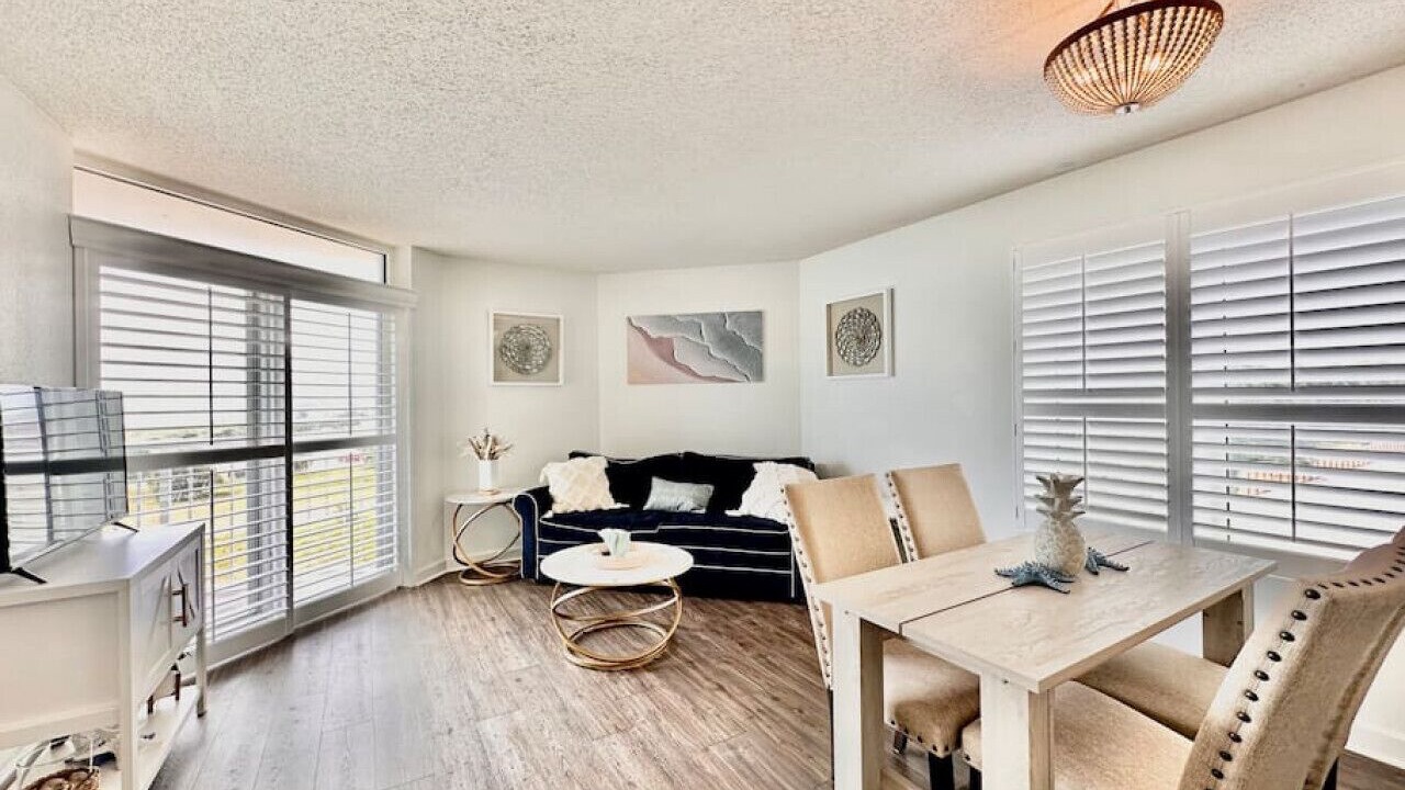 Photo of Livingroom in Crescent Beach