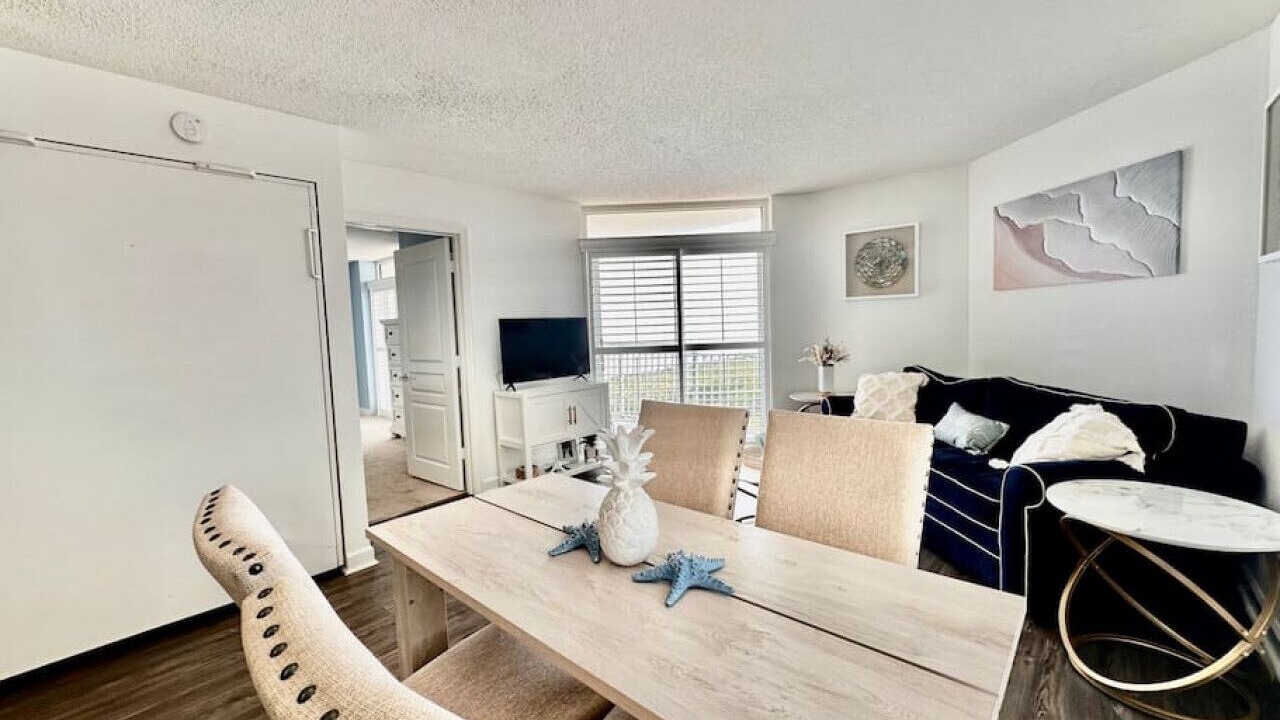 Photo of Livingroom in Crescent Beach
