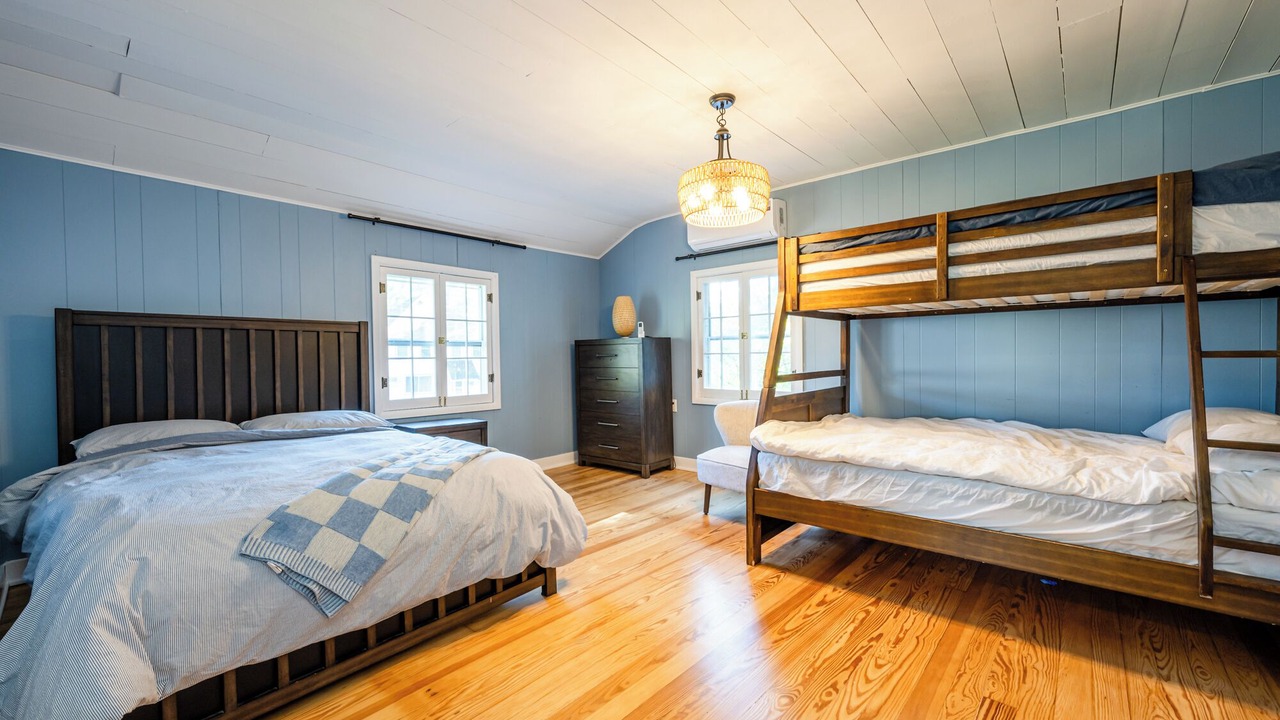 Photo of Bedroom in Paw Paw Lake
