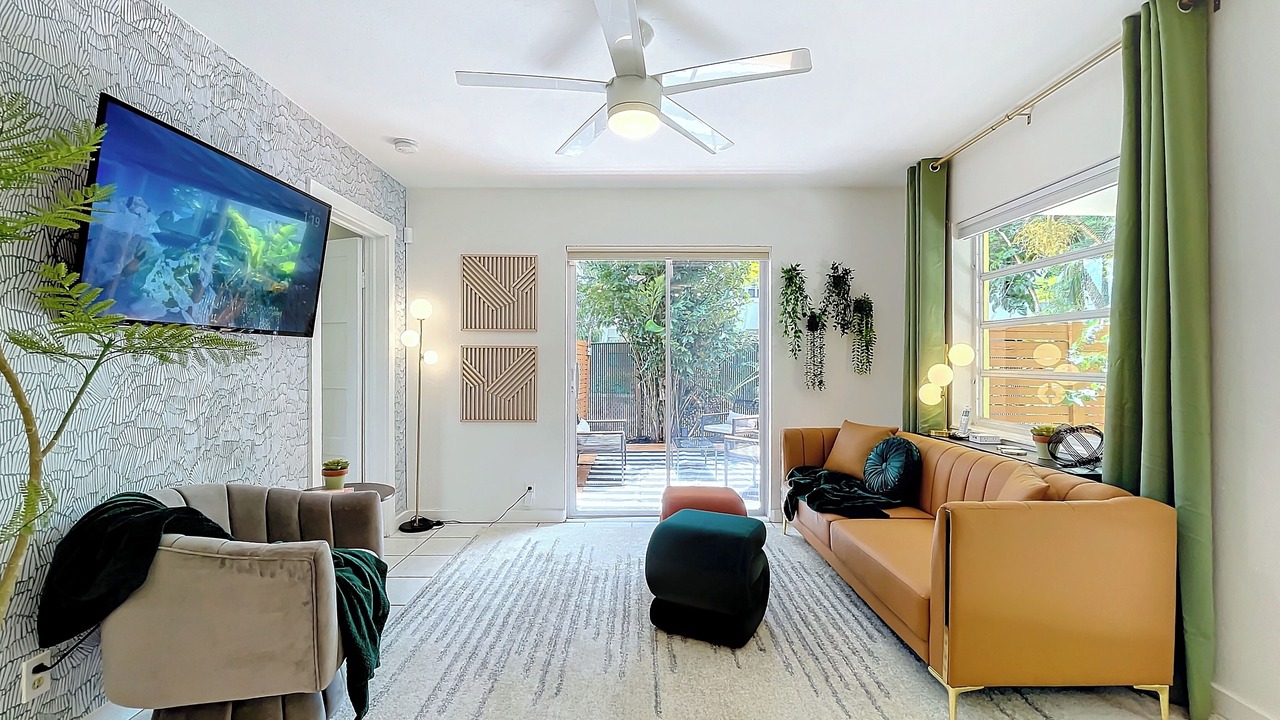 Photo of Livingroom in Oakland Park