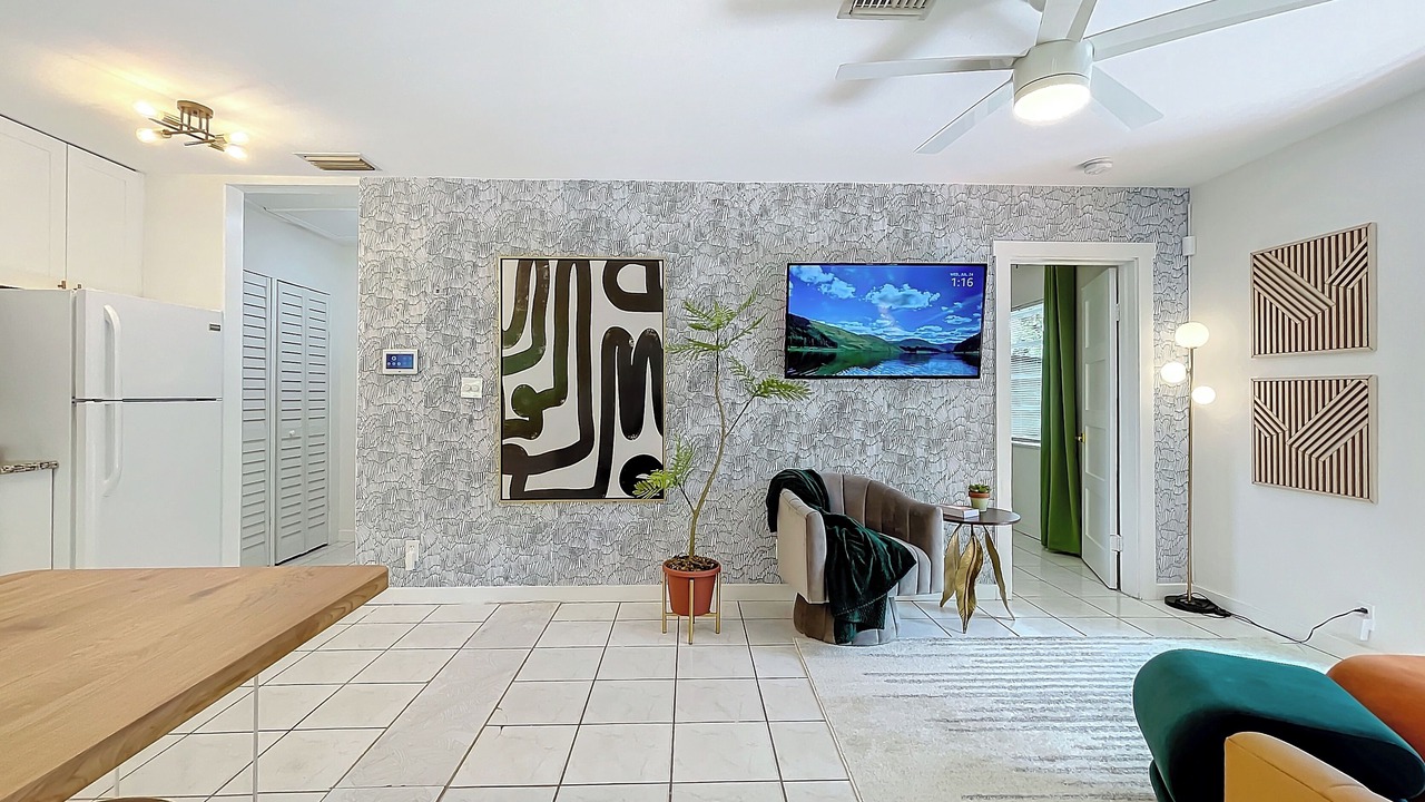 Photo of Livingroom in Oakland Park
