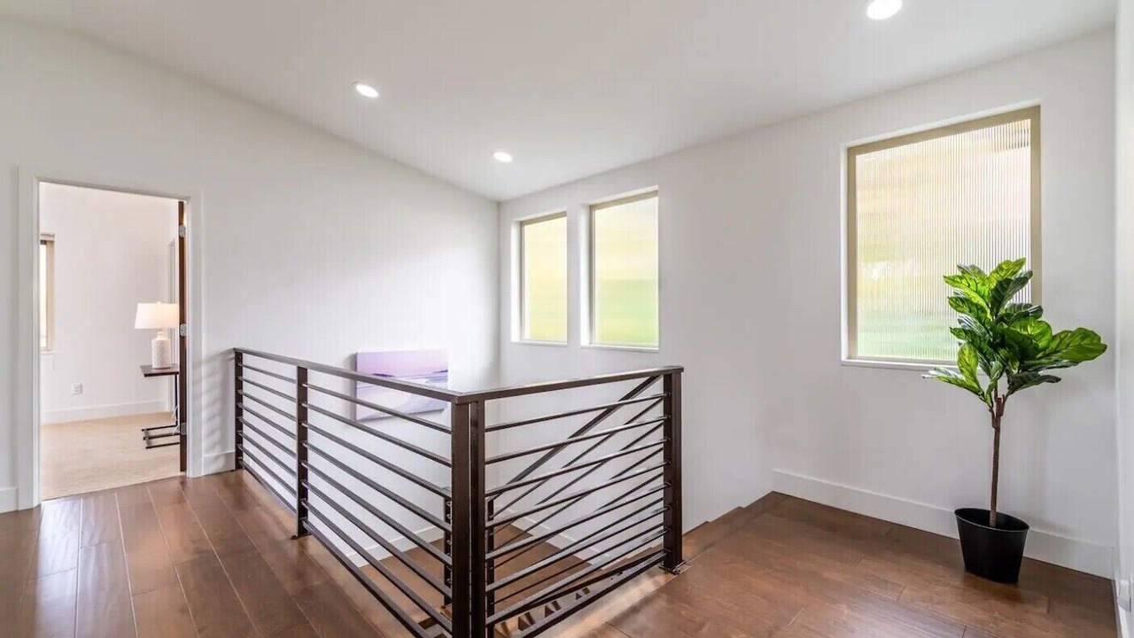 Photo of Others in Leschi