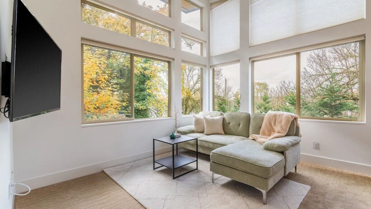 Photo of Livingroom in Leschi