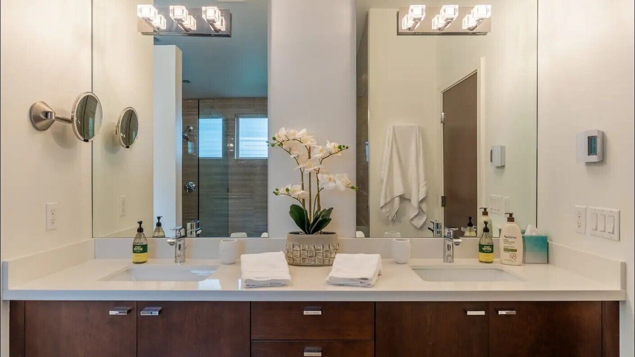 Photo of Bathroom in Leschi