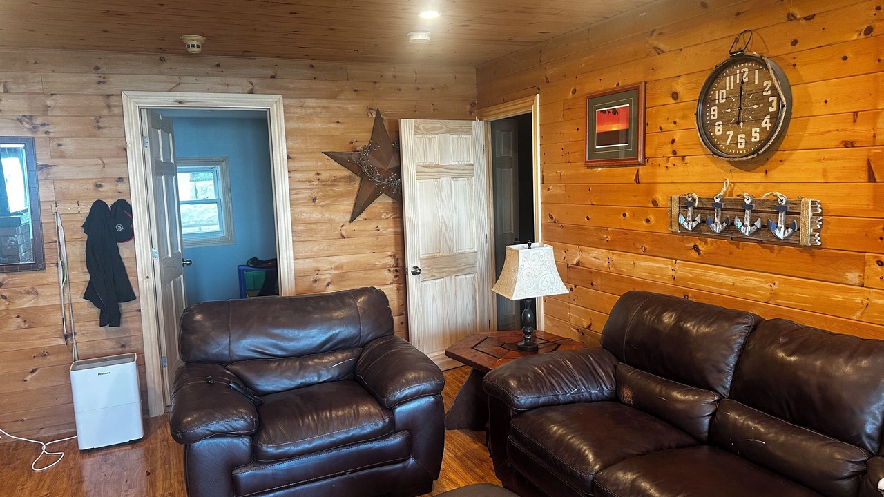 Photo of Livingroom in Plympton-Wyoming
