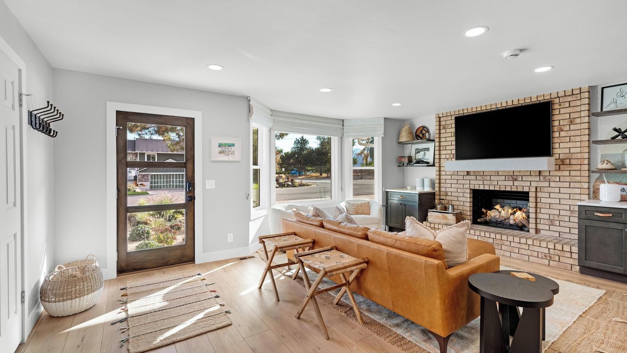 Photo of Livingroom in Midway