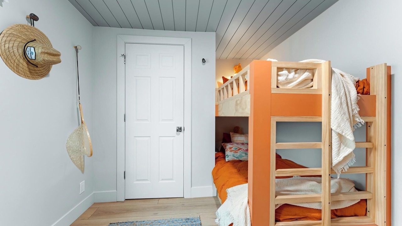 Photo of Bedroom in Midway
