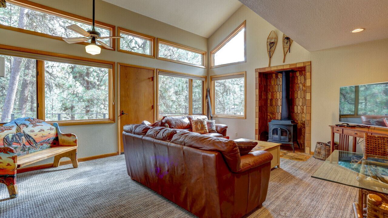 Photo of Livingroom in Black Butte Ranch