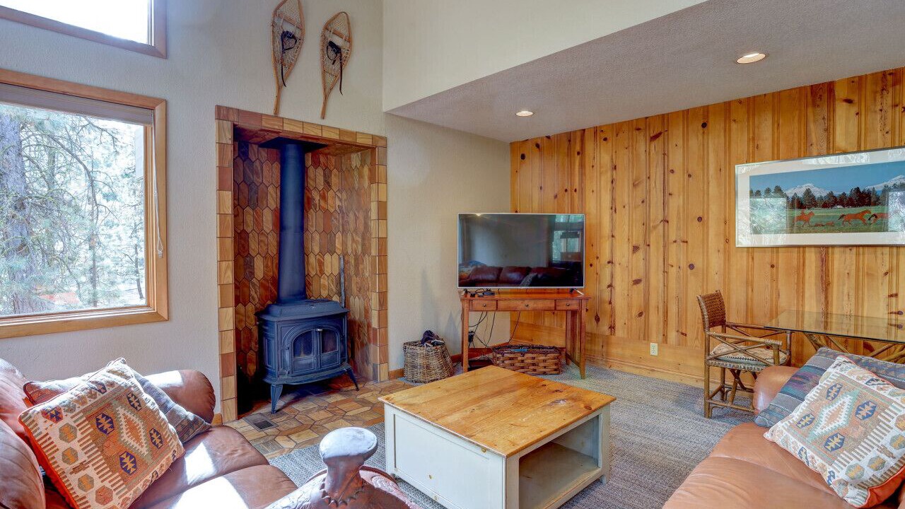 Photo of Livingroom in Black Butte Ranch