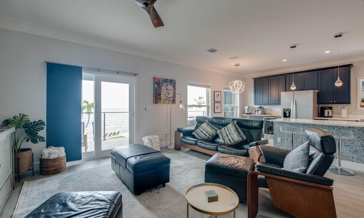 Photo of Livingroom in Geiger Key