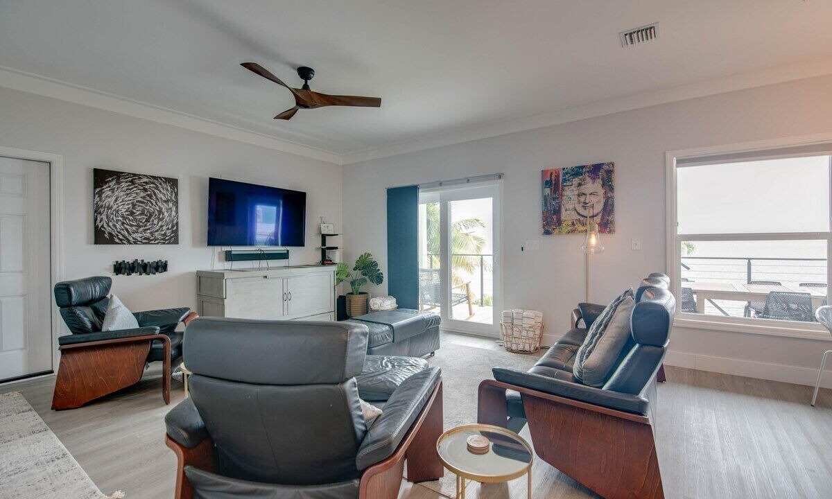 Photo of Livingroom in Geiger Key