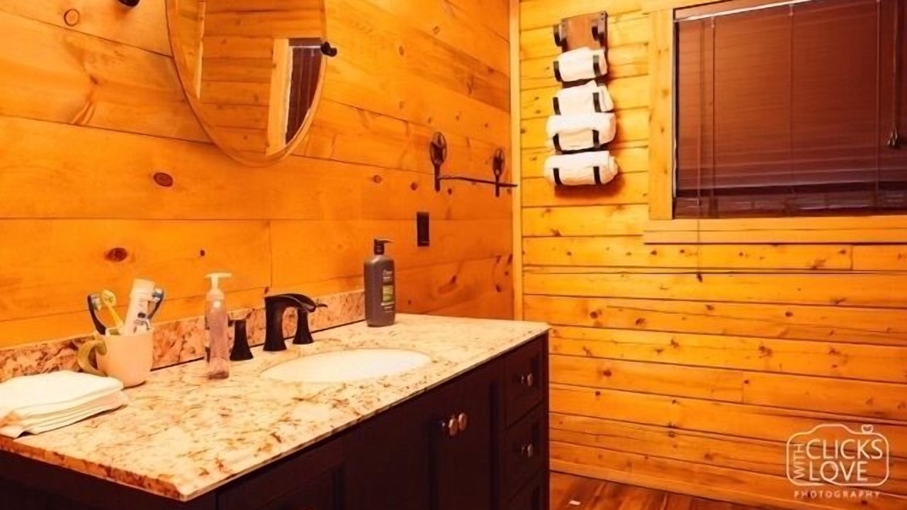 Photo of Bathroom in Gober