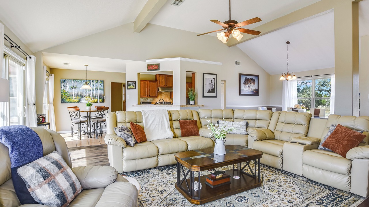 Photo of Livingroom in Council Creek South