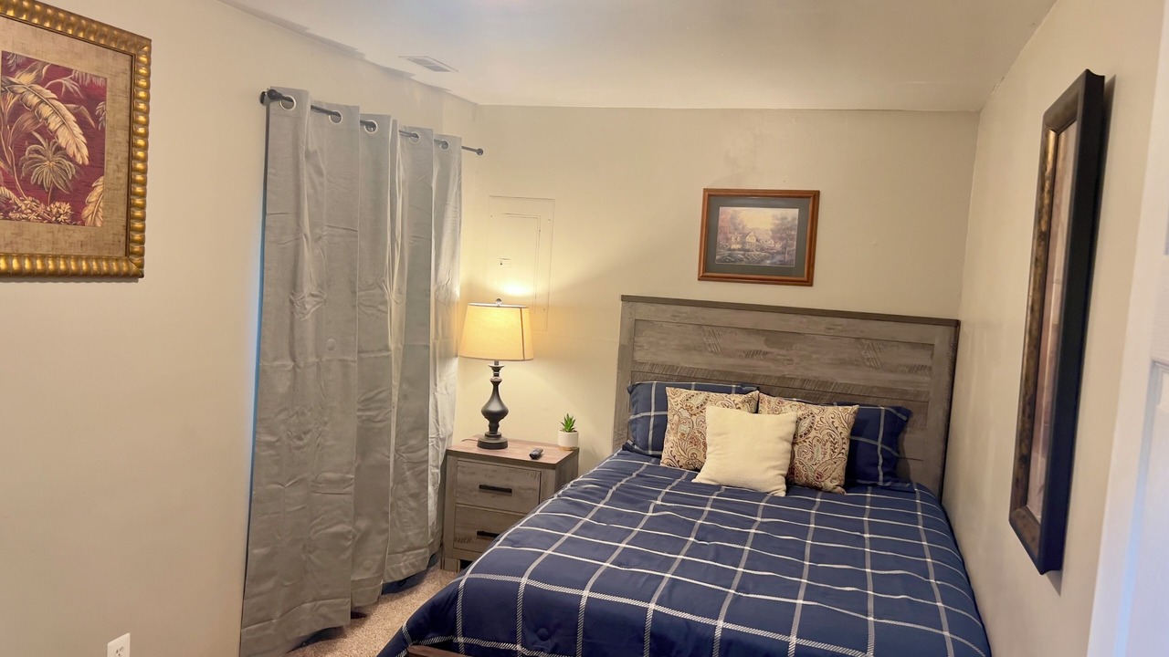 Photo of Bedroom in Mount Clemens