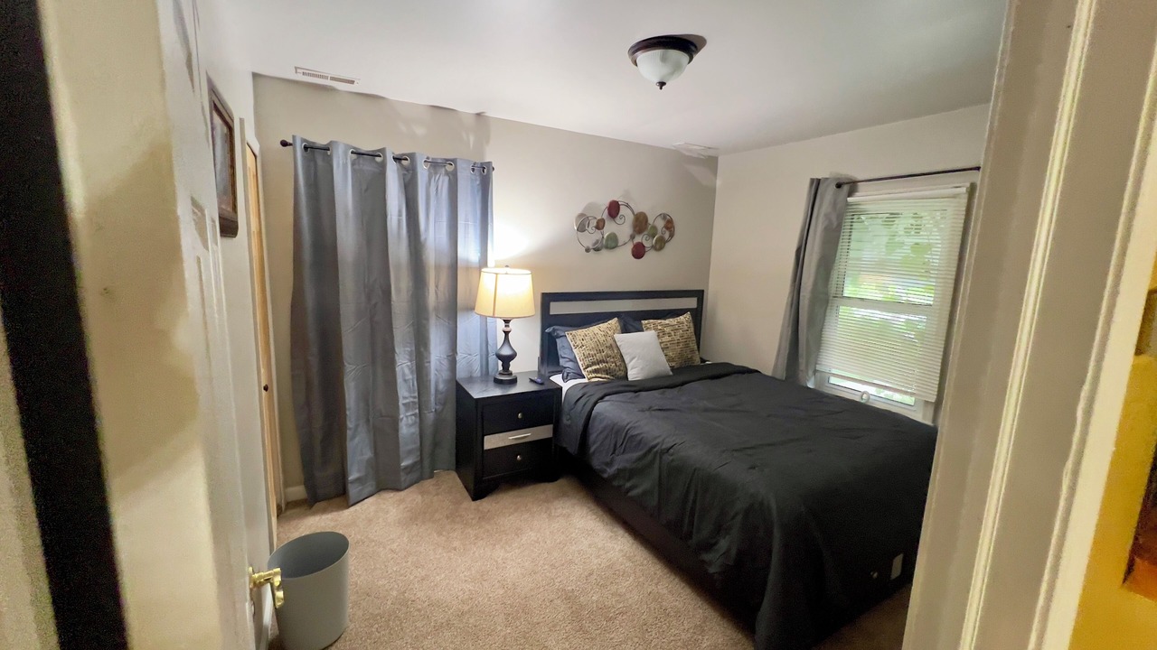 Photo of Bedroom in Mount Clemens