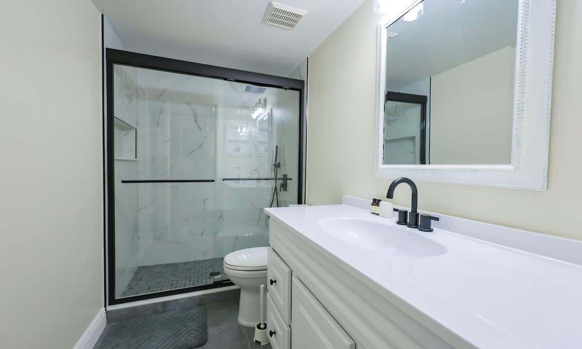 Photo of Bathroom in Florida Center North
