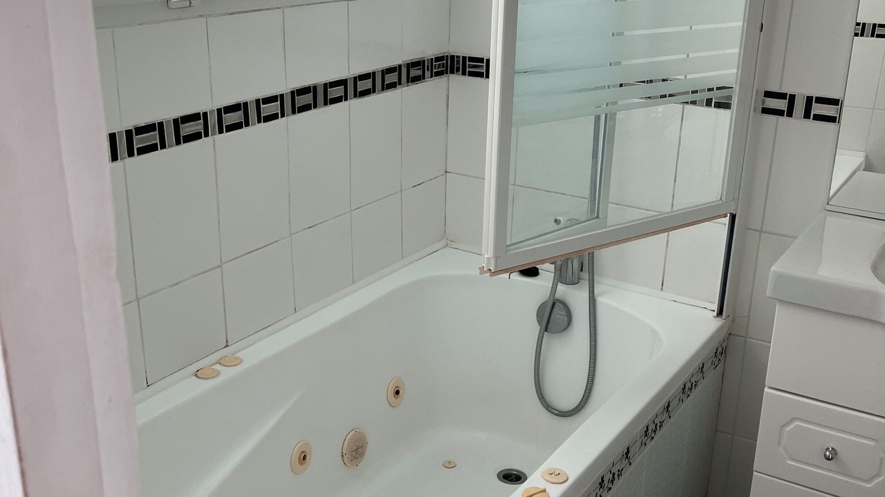 Photo of Bathroom in Saint-Coulomb