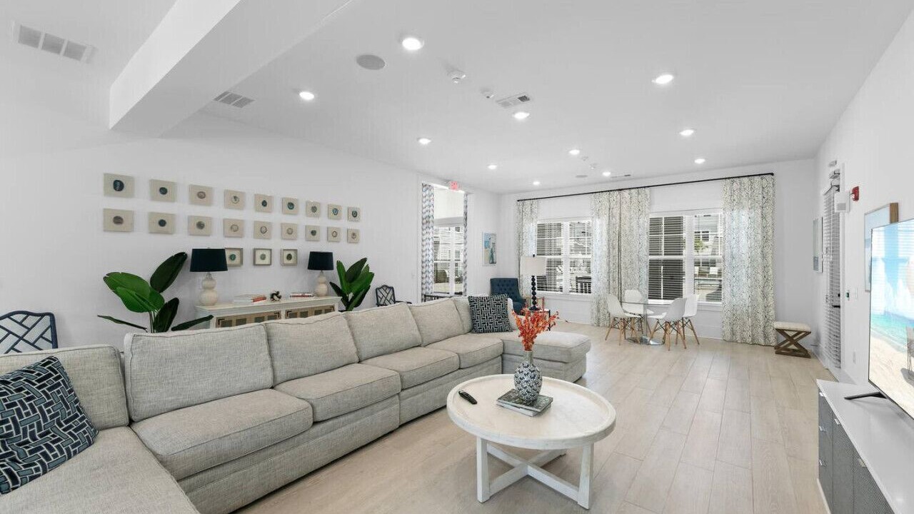 Photo of Livingroom in Orange Park