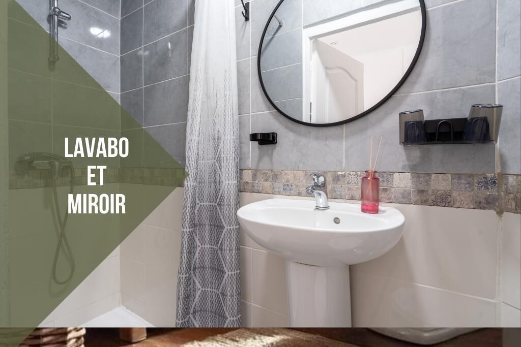 Photo of Bathroom in L'Economie