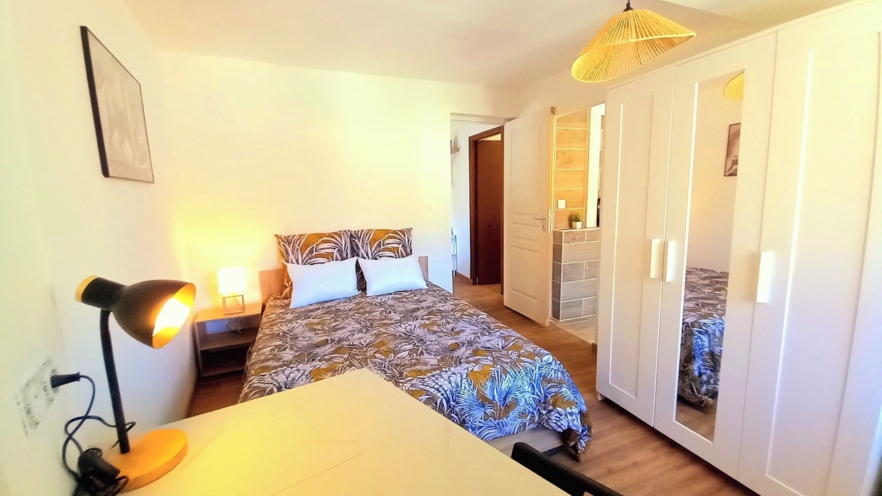 Photo of Bedroom in Beziers City Centre