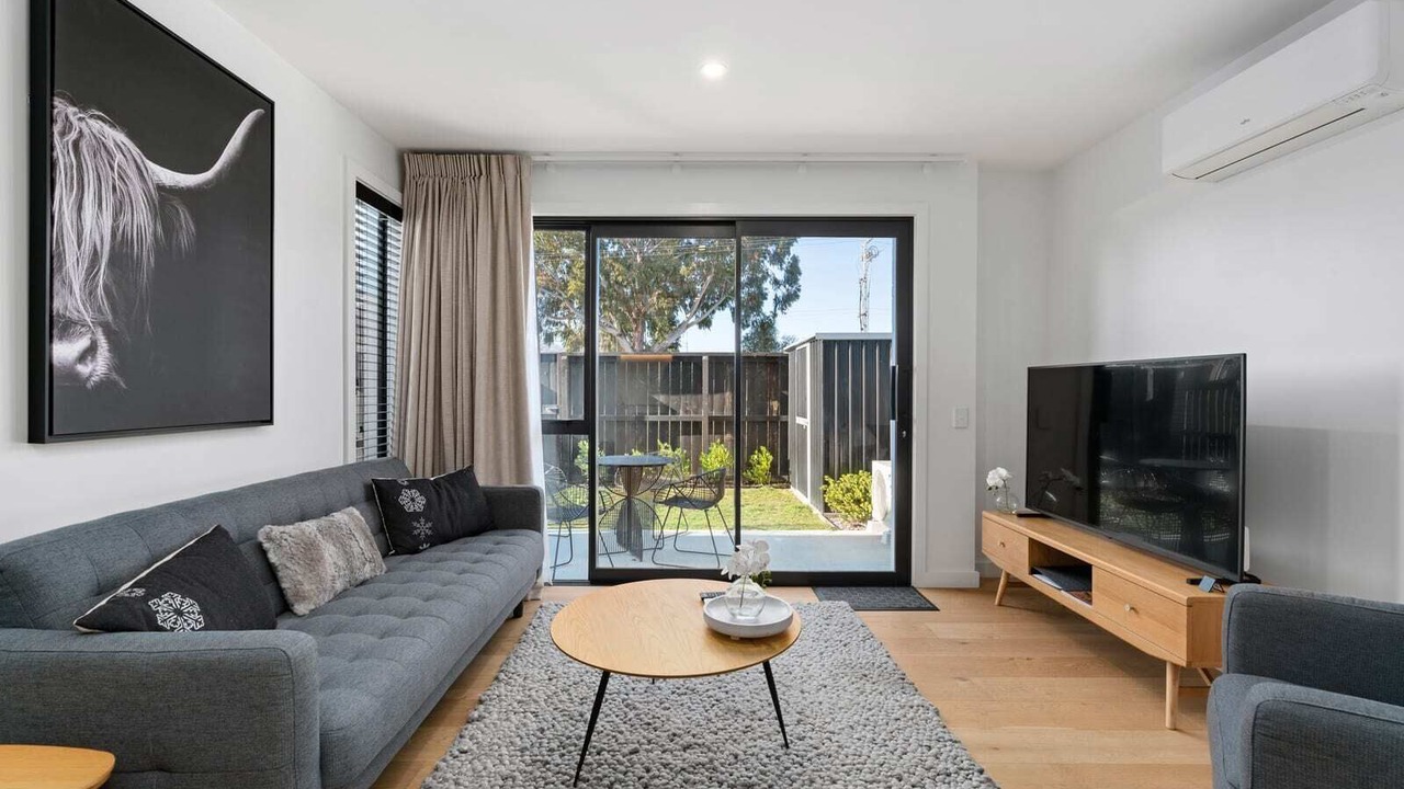 Photo of Livingroom in Albert Town