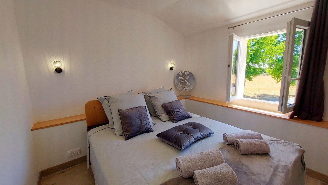 Photo of Bedroom in Peuton