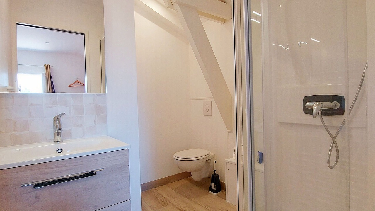 Photo of Bathroom in Peuton