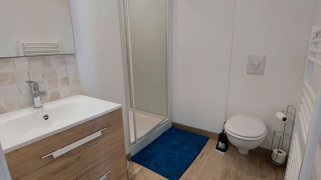 Photo of Bathroom in Peuton