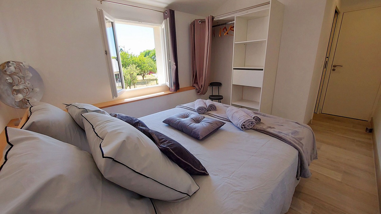 Photo of Bedroom in Peuton