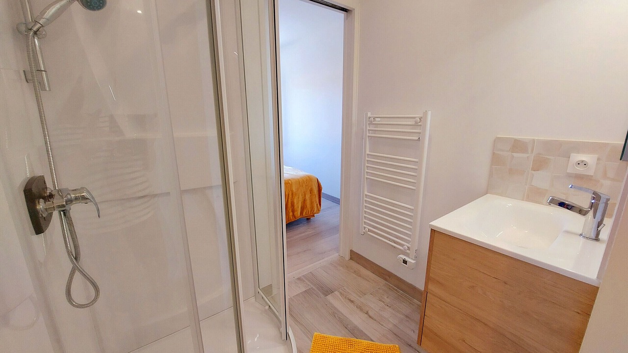 Photo of Bathroom in Peuton