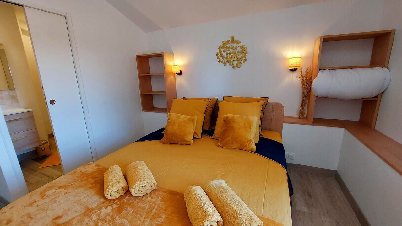Photo of Bedroom in Peuton
