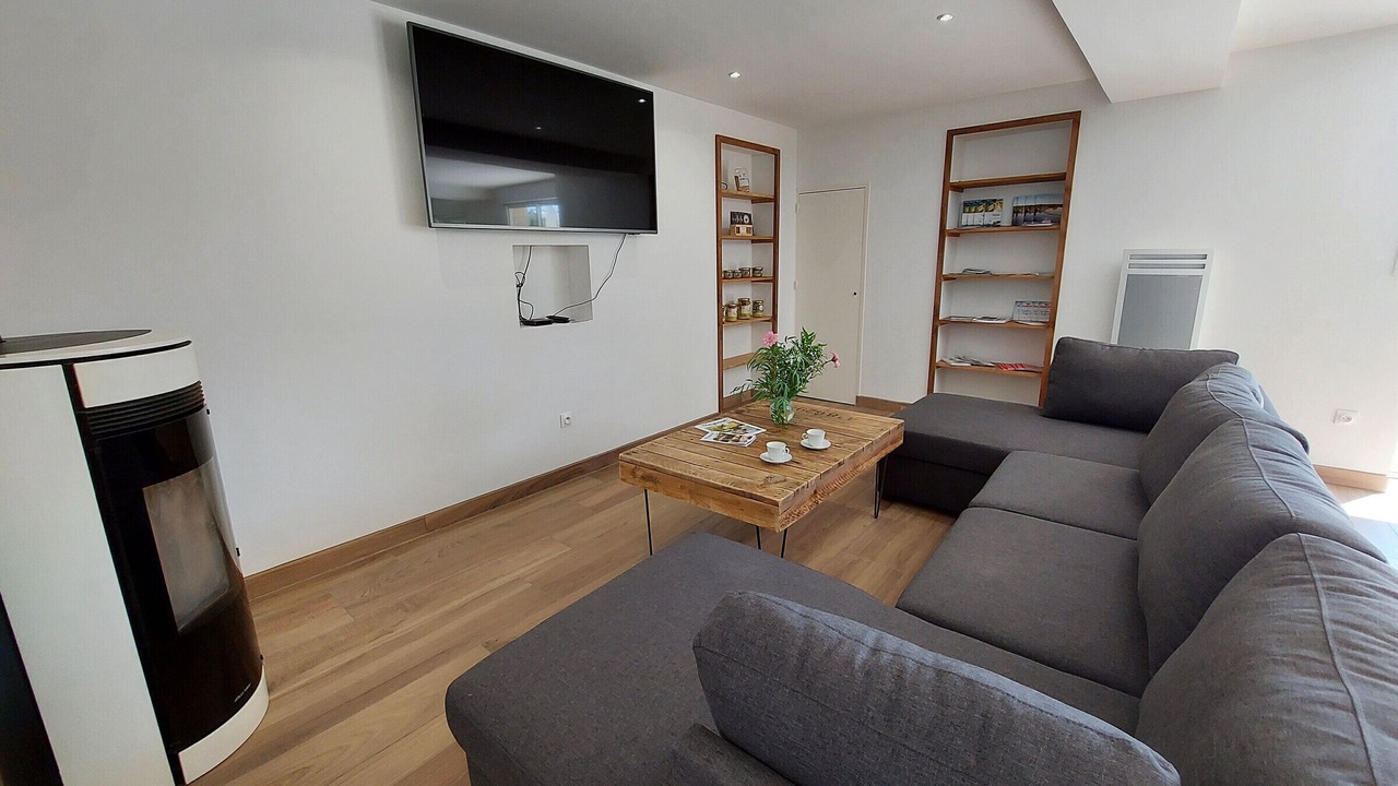 Photo of Livingroom in Peuton