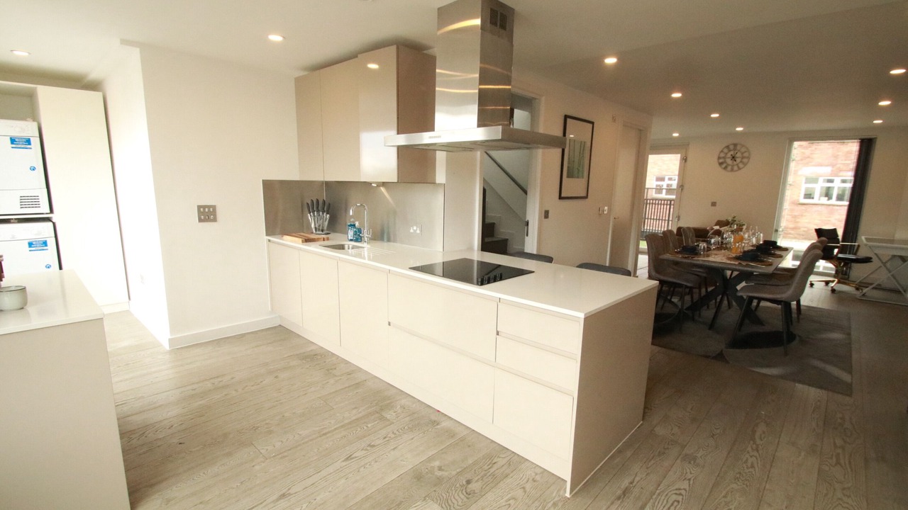 Photo of Others in Whitechapel