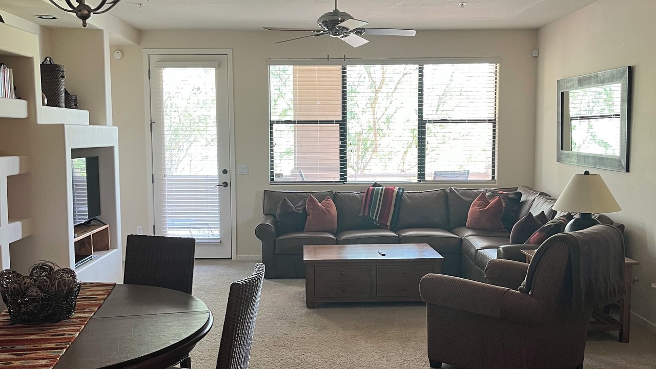 Photo of Livingroom in Legend Trail