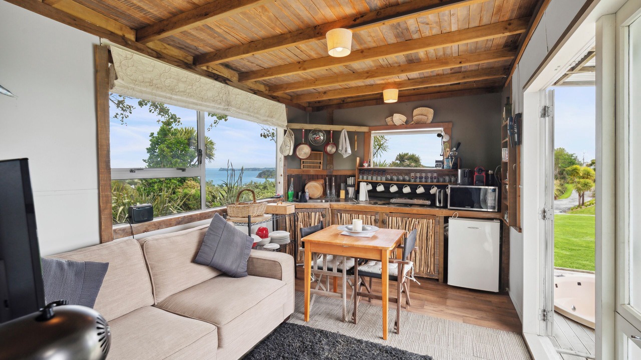 Photo of Livingroom in Tawharanui