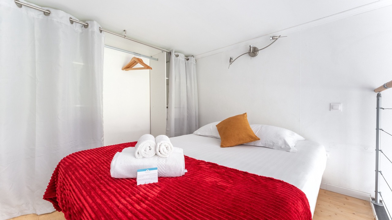 Photo of Bedroom in Boucle - Gros Caillou