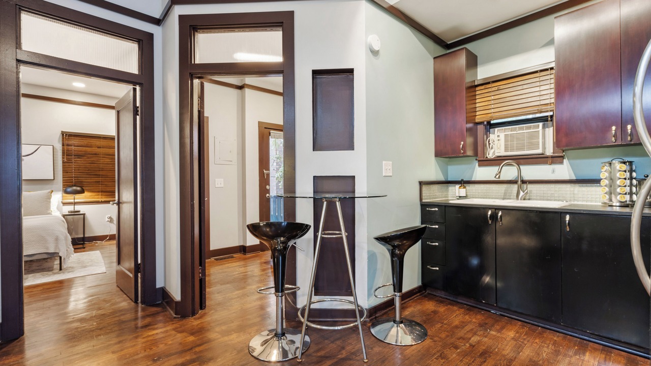Photo of Bedroom in Broadway