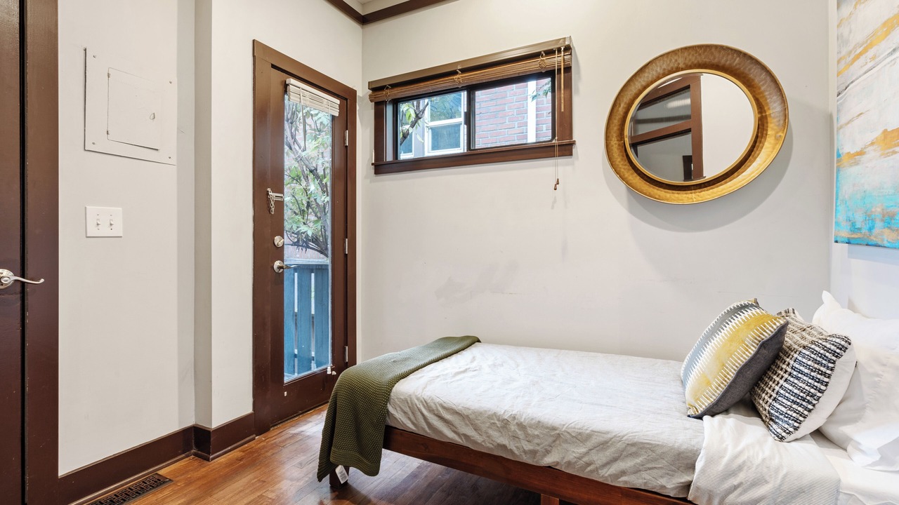 Photo of Bedroom in Broadway