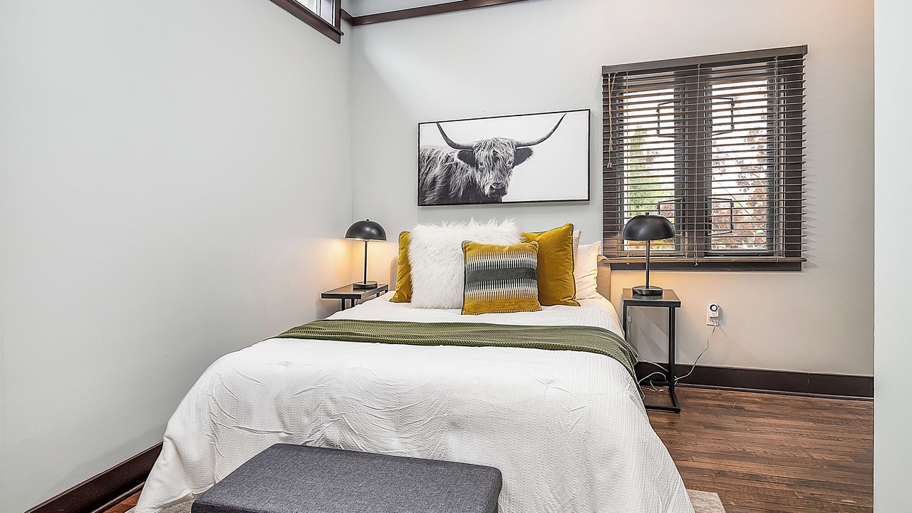 Photo of Bedroom in Broadway