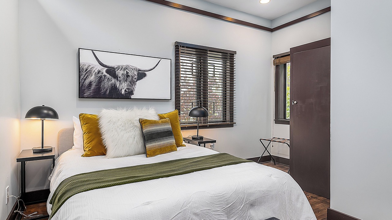 Photo of Bedroom in Broadway
