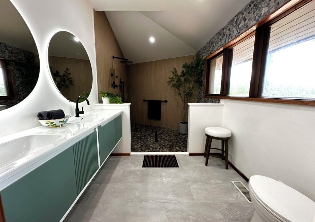 Photo of Bathroom in Davis Wharf