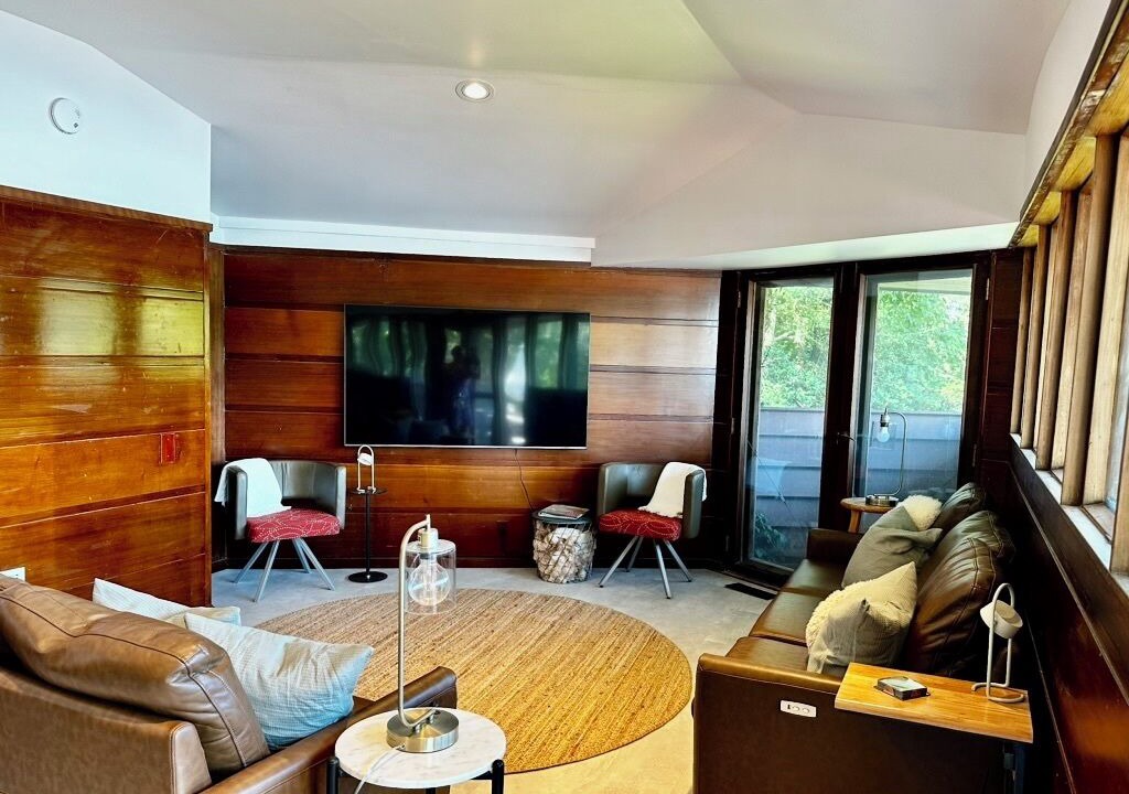 Photo of Livingroom in Davis Wharf