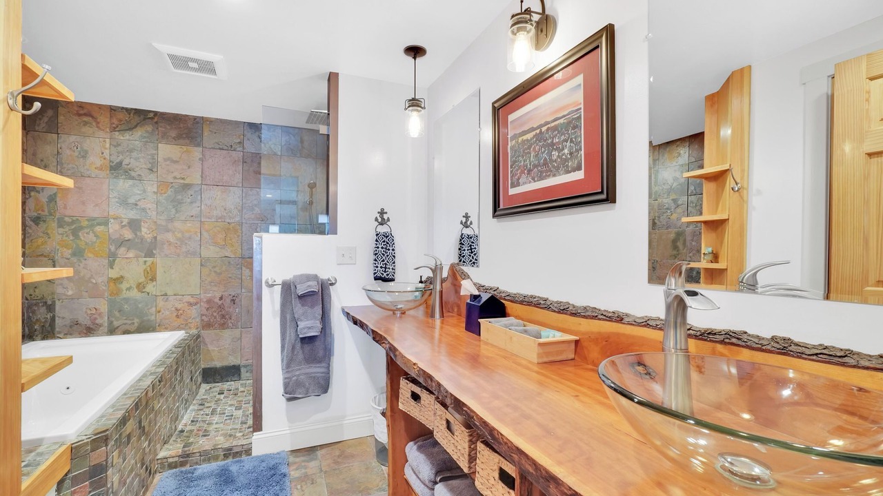 Photo of Bathroom in Malletts Bay